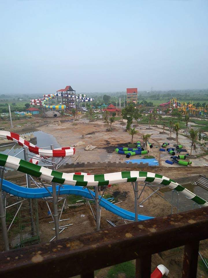 Steel launch tower column clusters under assembly at Bliss Waterpark project site